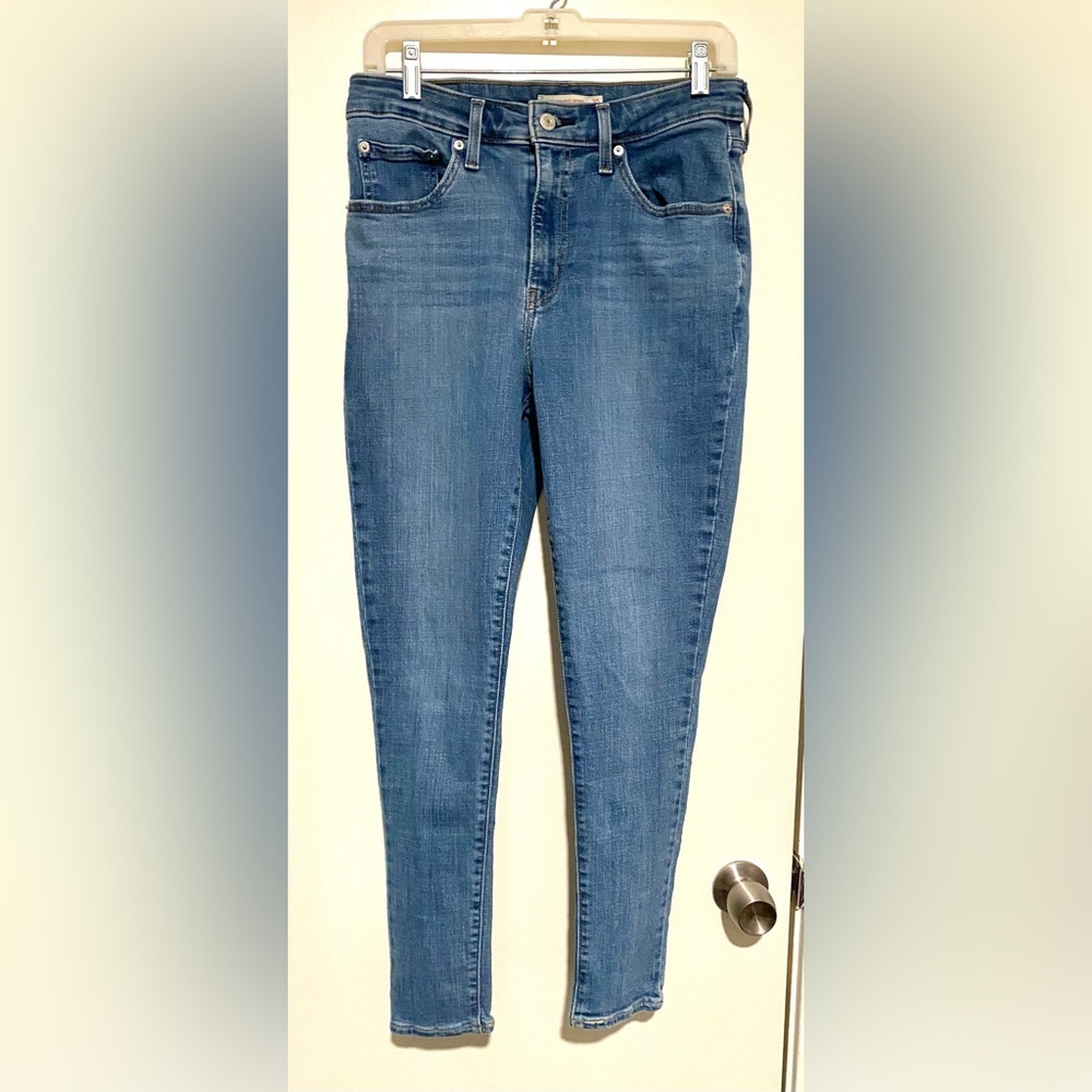 Levi's 721 High Rise Skinny Jeans in Medium Blue 30x28